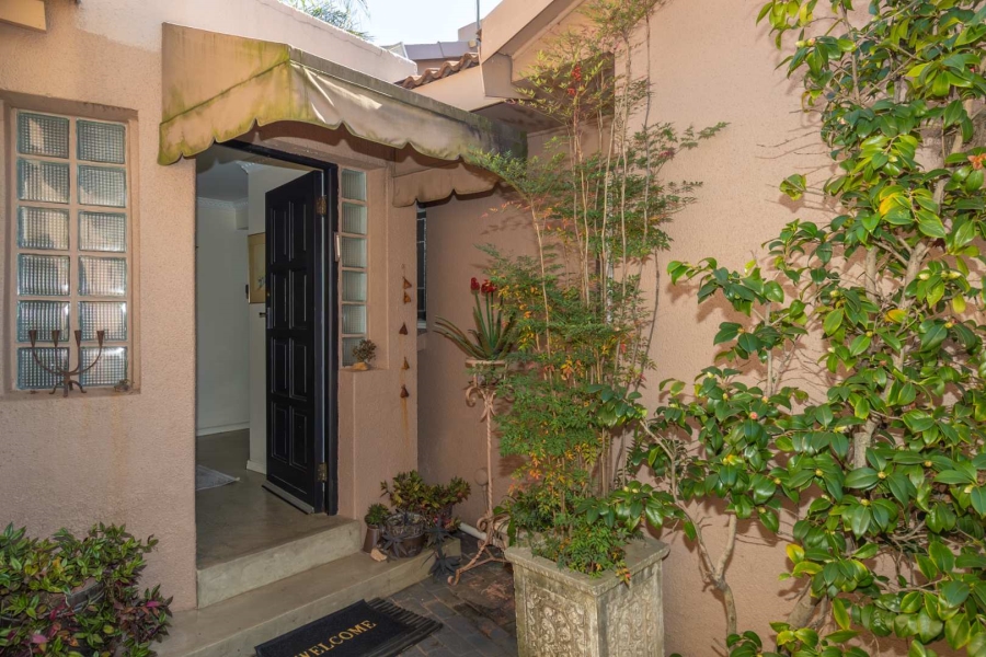 4 Bedroom Property for Sale in Hurlingham Gauteng