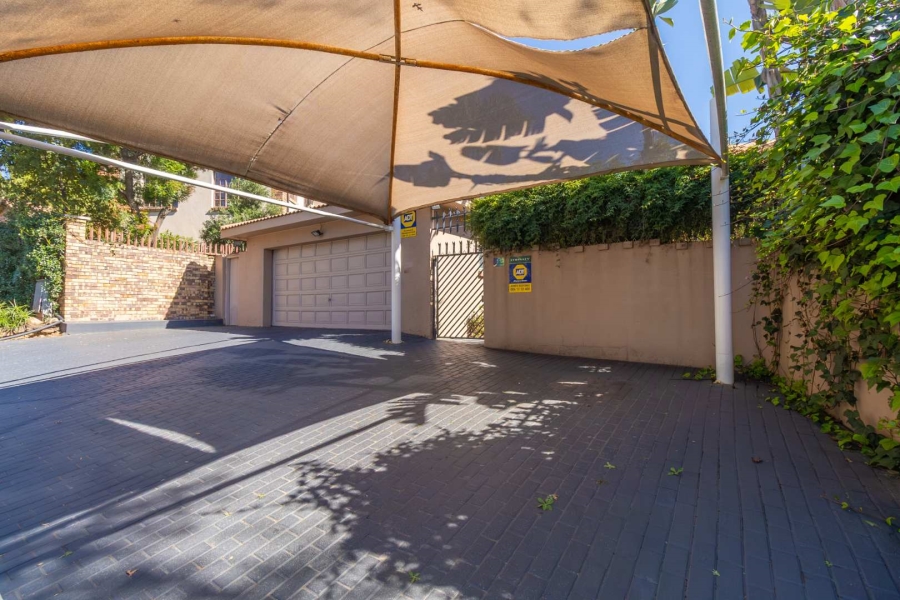 4 Bedroom Property for Sale in Hurlingham Gauteng