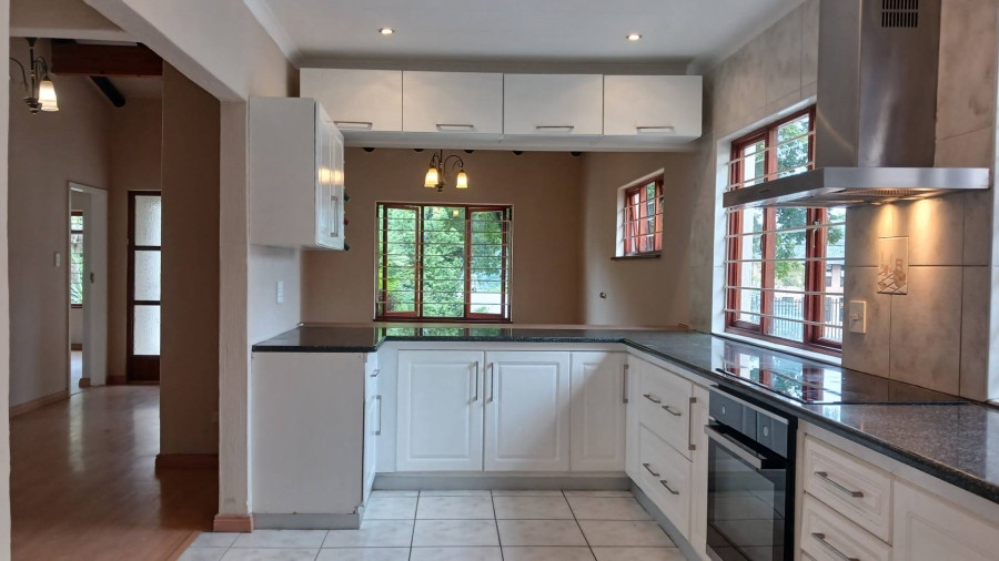 4 Bedroom Property for Sale in Hurlingham Manor Gauteng