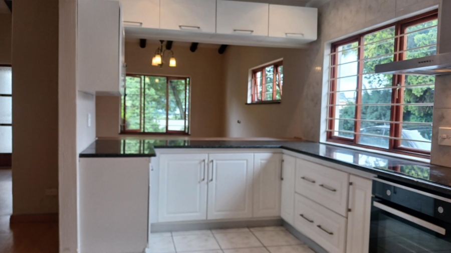 4 Bedroom Property for Sale in Hurlingham Manor Gauteng