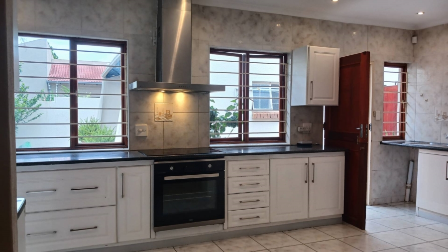 4 Bedroom Property for Sale in Hurlingham Manor Gauteng