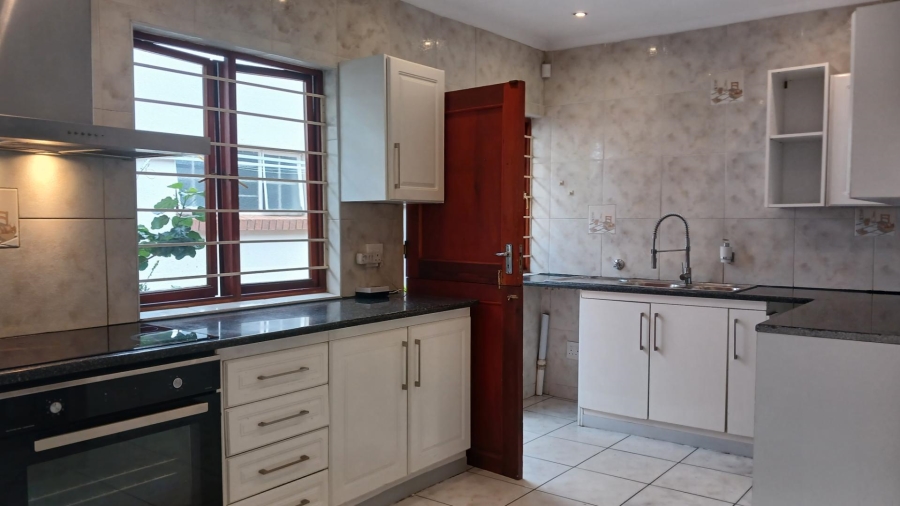4 Bedroom Property for Sale in Hurlingham Manor Gauteng