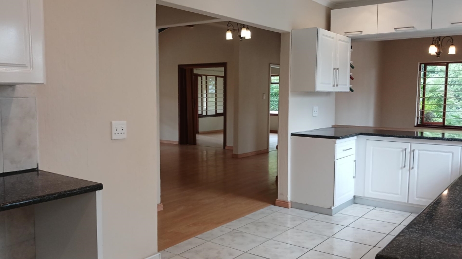 4 Bedroom Property for Sale in Hurlingham Manor Gauteng