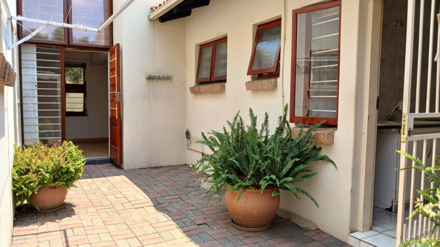 4 Bedroom Property for Sale in Hurlingham Manor Gauteng