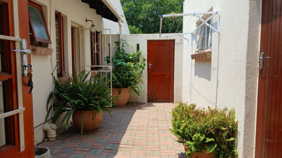 4 Bedroom Property for Sale in Hurlingham Manor Gauteng