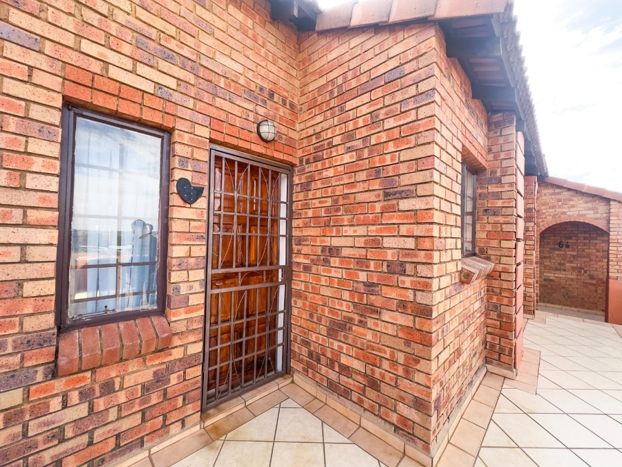 2 Bedroom Property for Sale in Mooikloof Ridge Gauteng