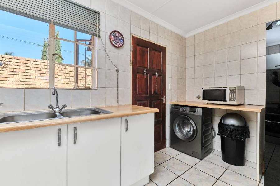 2 Bedroom Property for Sale in Radiokop Gauteng