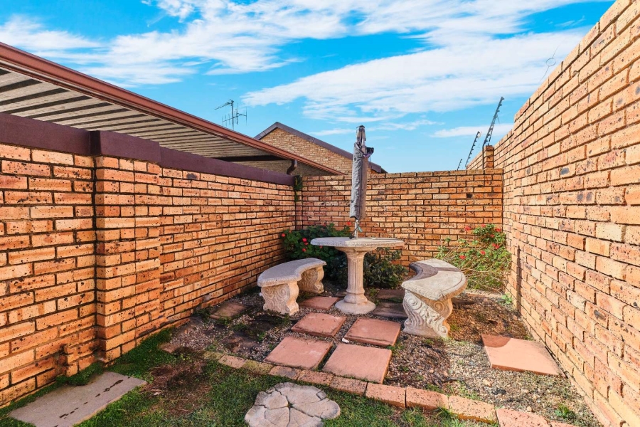 2 Bedroom Property for Sale in Radiokop Gauteng