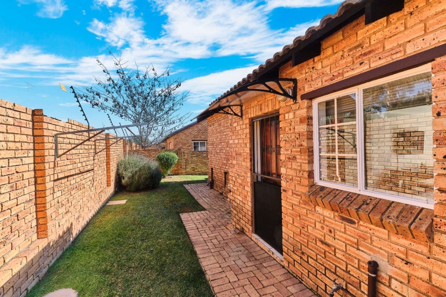 2 Bedroom Property for Sale in Radiokop Gauteng