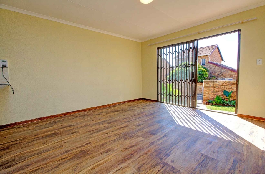 2 Bedroom Property for Sale in Wilgeheuwel Gauteng