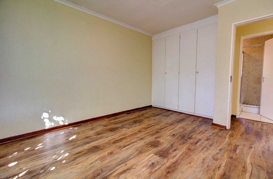 2 Bedroom Property for Sale in Wilgeheuwel Gauteng