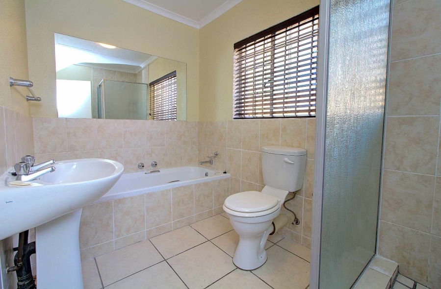 2 Bedroom Property for Sale in Wilgeheuwel Gauteng