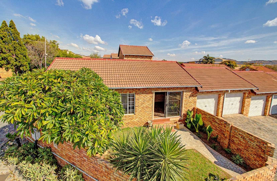 2 Bedroom Property for Sale in Wilgeheuwel Gauteng