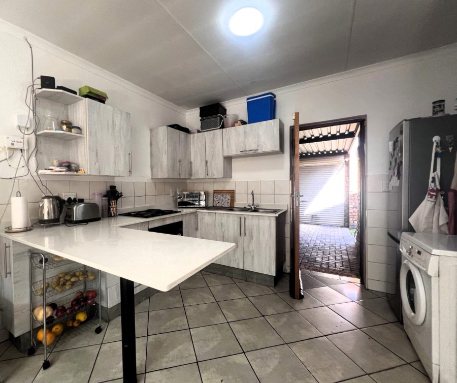 2 Bedroom Property for Sale in Honeypark Gauteng