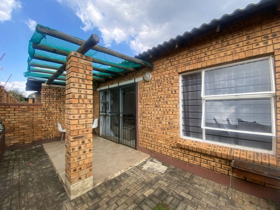 2 Bedroom Property for Sale in Honeypark Gauteng