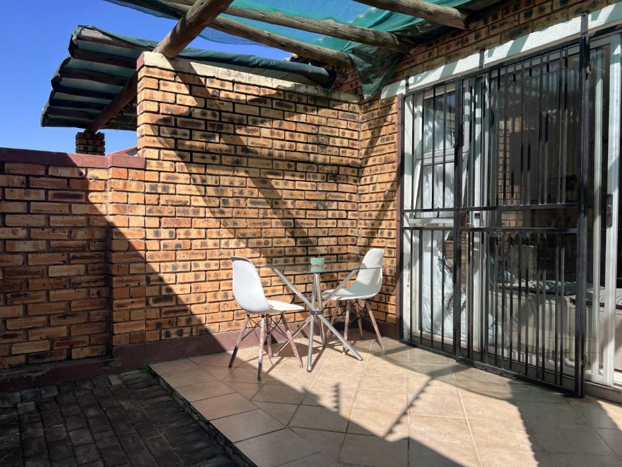 2 Bedroom Property for Sale in Honeypark Gauteng