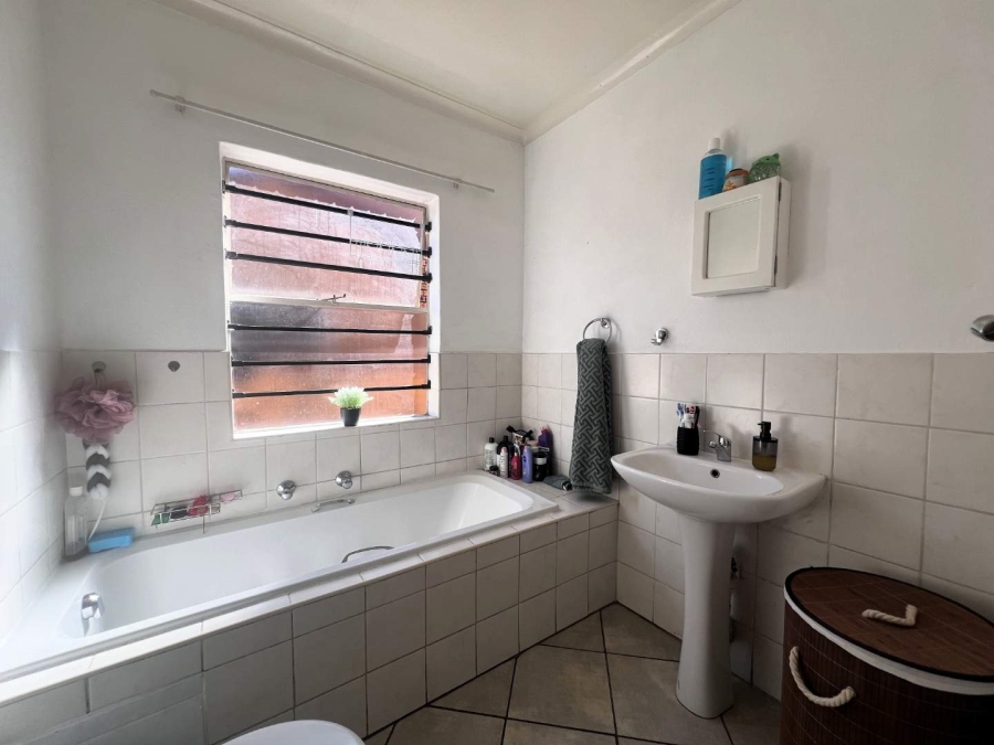 2 Bedroom Property for Sale in Honeypark Gauteng