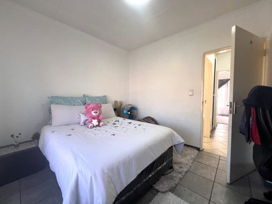 2 Bedroom Property for Sale in Honeypark Gauteng