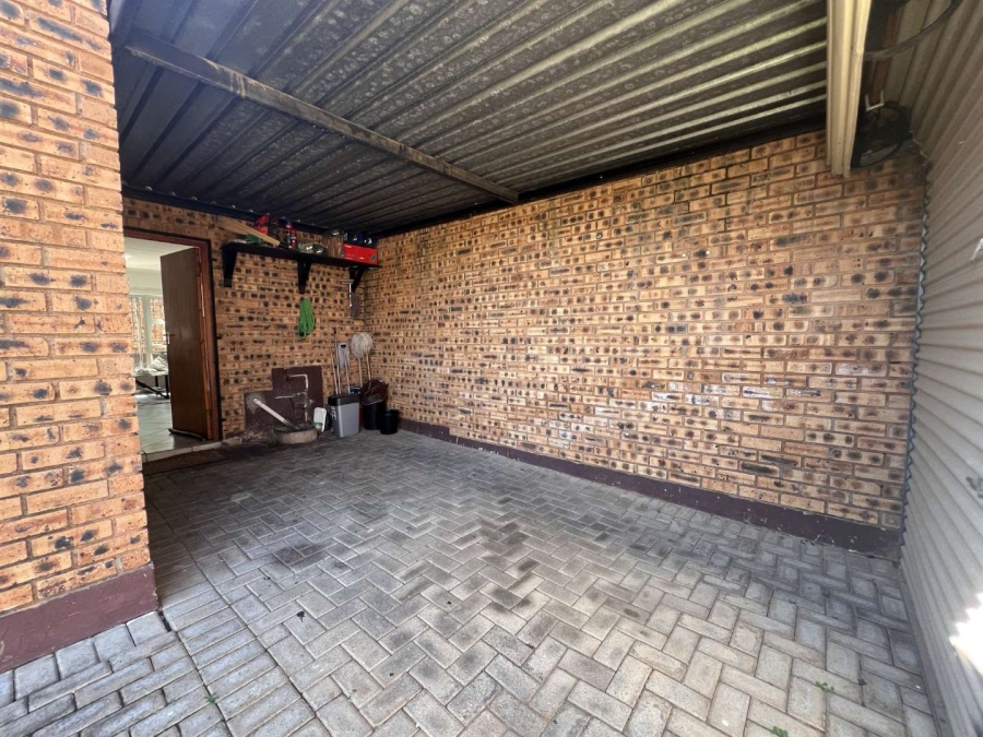 2 Bedroom Property for Sale in Honeypark Gauteng