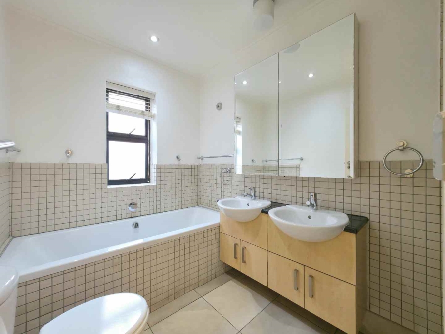 To Let 3 Bedroom Property for Rent in Sandown Gauteng