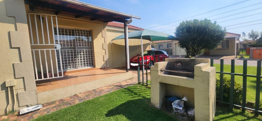 To Let 3 Bedroom Property for Rent in Elandspark Gauteng