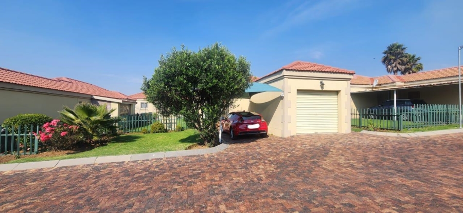 To Let 3 Bedroom Property for Rent in Elandspark Gauteng