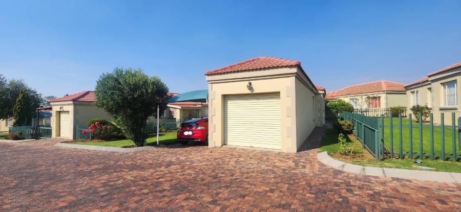 To Let 3 Bedroom Property for Rent in Elandspark Gauteng