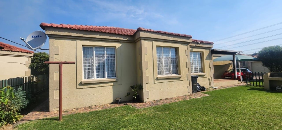 To Let 3 Bedroom Property for Rent in Elandspark Gauteng