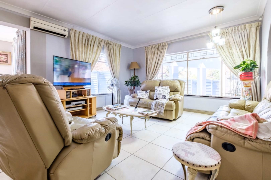 4 Bedroom Property for Sale in General Albertspark Gauteng