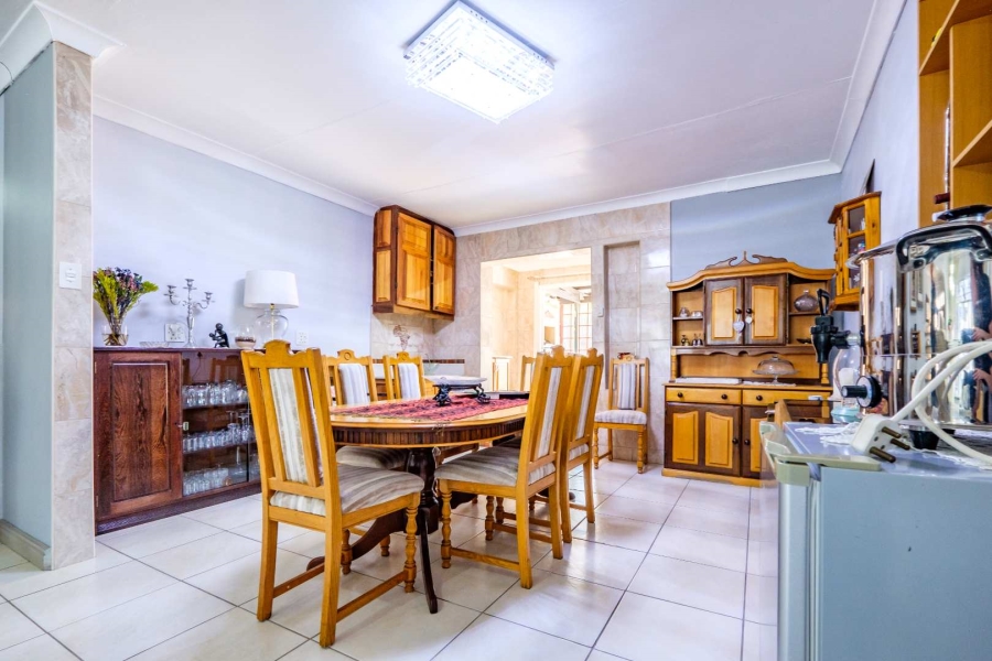 4 Bedroom Property for Sale in General Albertspark Gauteng