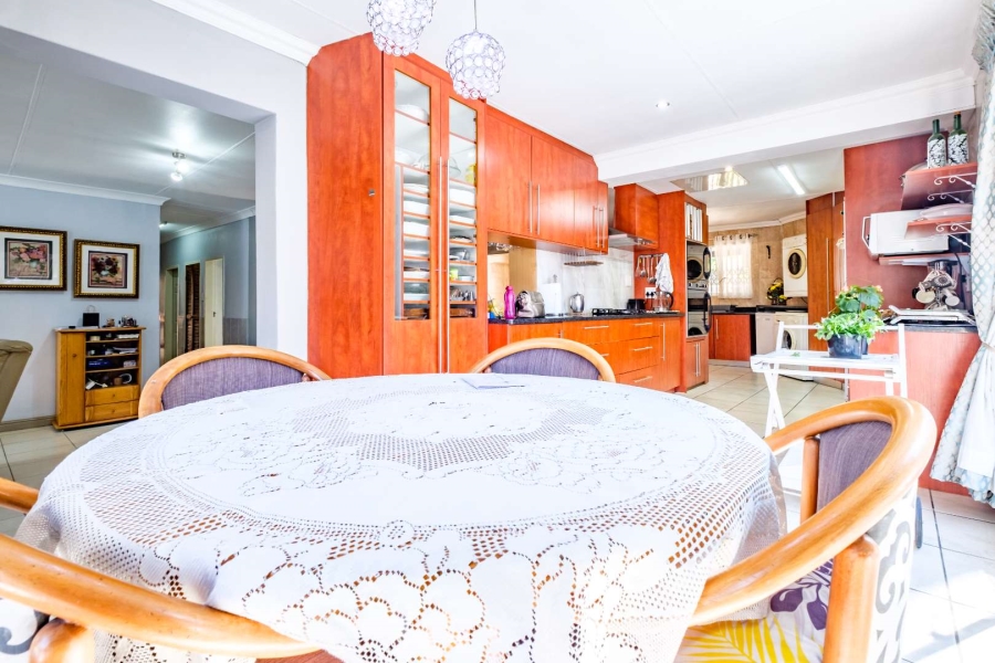 4 Bedroom Property for Sale in General Albertspark Gauteng