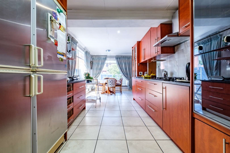 4 Bedroom Property for Sale in General Albertspark Gauteng