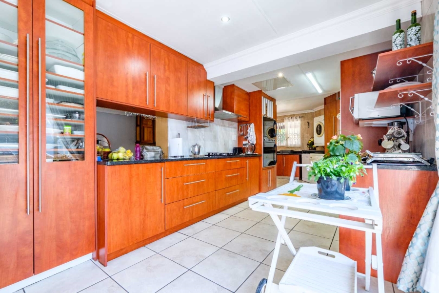 4 Bedroom Property for Sale in General Albertspark Gauteng