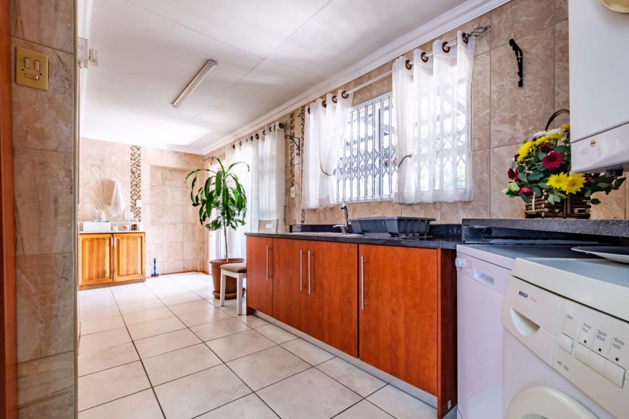4 Bedroom Property for Sale in General Albertspark Gauteng