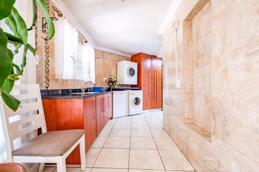 4 Bedroom Property for Sale in General Albertspark Gauteng