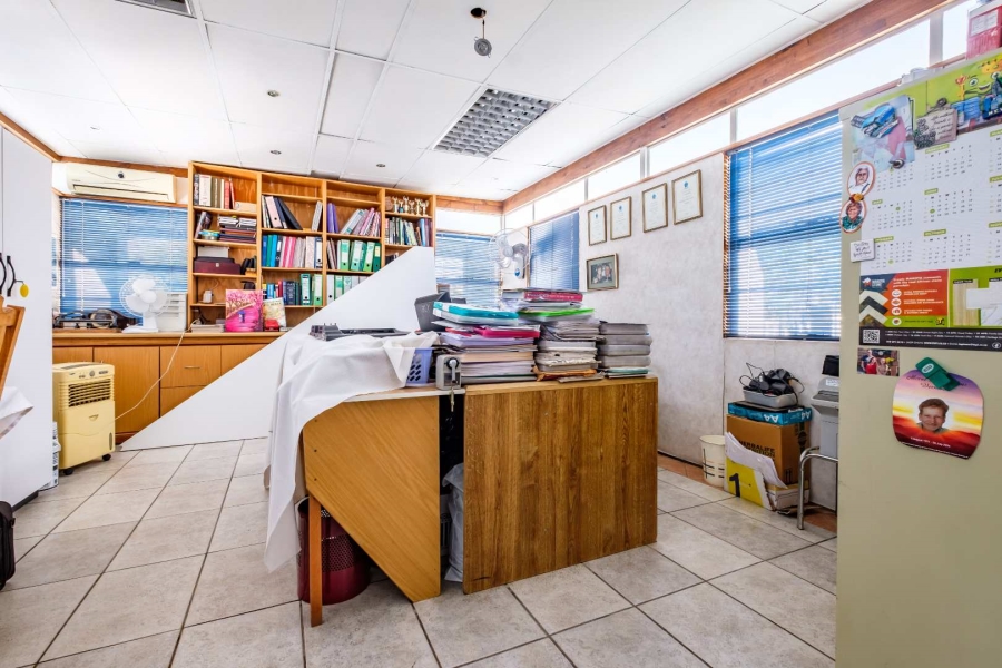 4 Bedroom Property for Sale in General Albertspark Gauteng