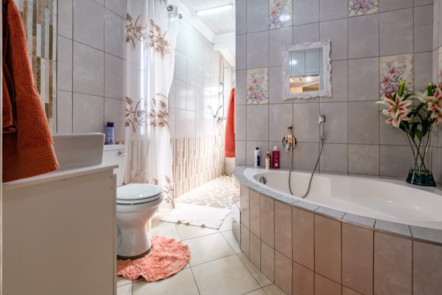 4 Bedroom Property for Sale in General Albertspark Gauteng