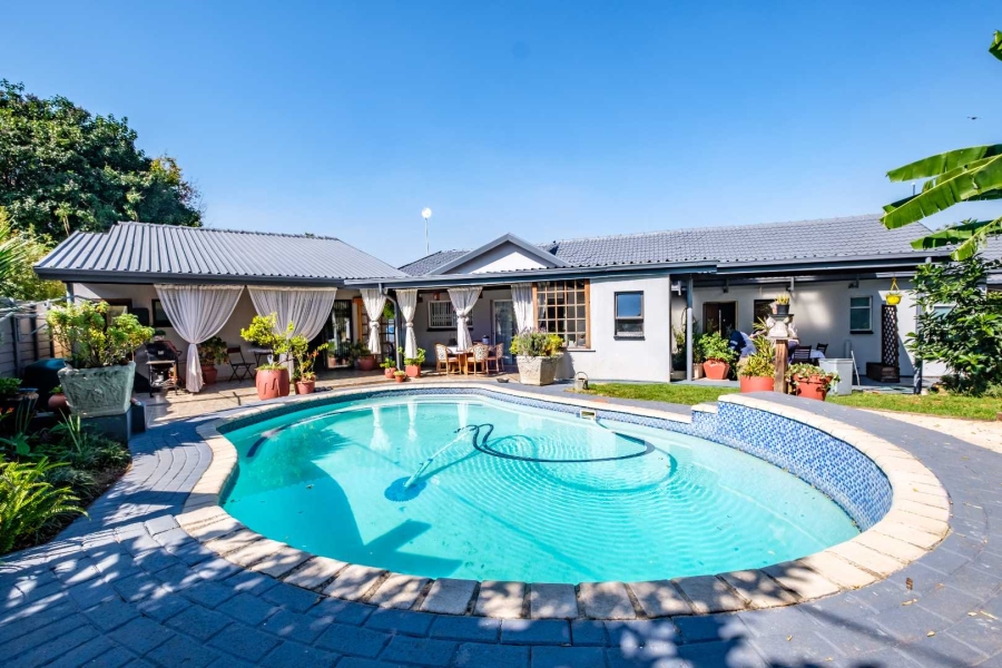 4 Bedroom Property for Sale in General Albertspark Gauteng
