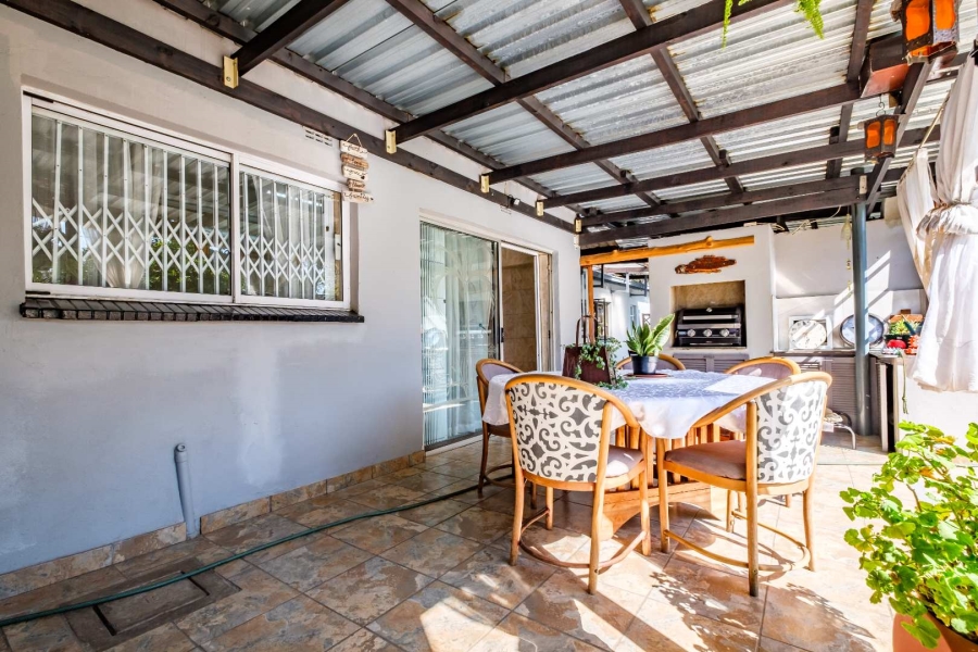 4 Bedroom Property for Sale in General Albertspark Gauteng