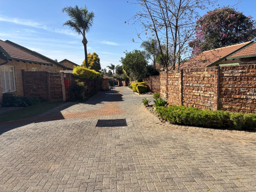 2 Bedroom Property for Sale in Die Wilgers Gauteng