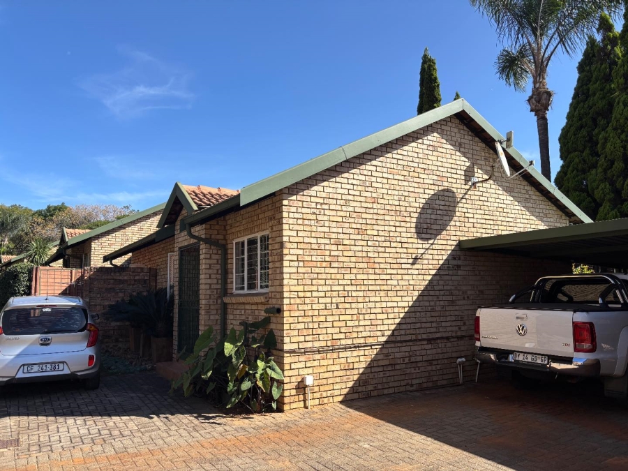 2 Bedroom Property for Sale in Die Wilgers Gauteng