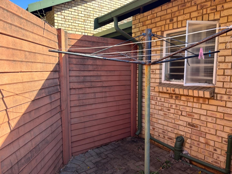 2 Bedroom Property for Sale in Die Wilgers Gauteng