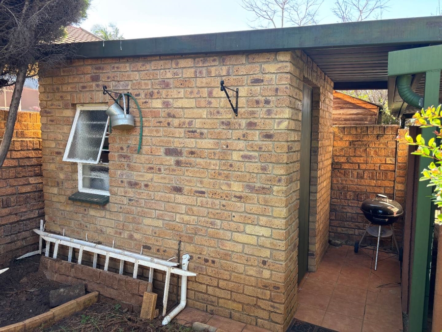 2 Bedroom Property for Sale in Die Wilgers Gauteng