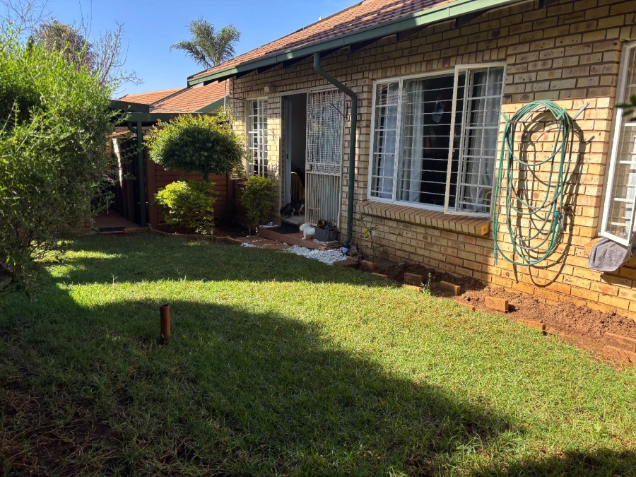 2 Bedroom Property for Sale in Die Wilgers Gauteng