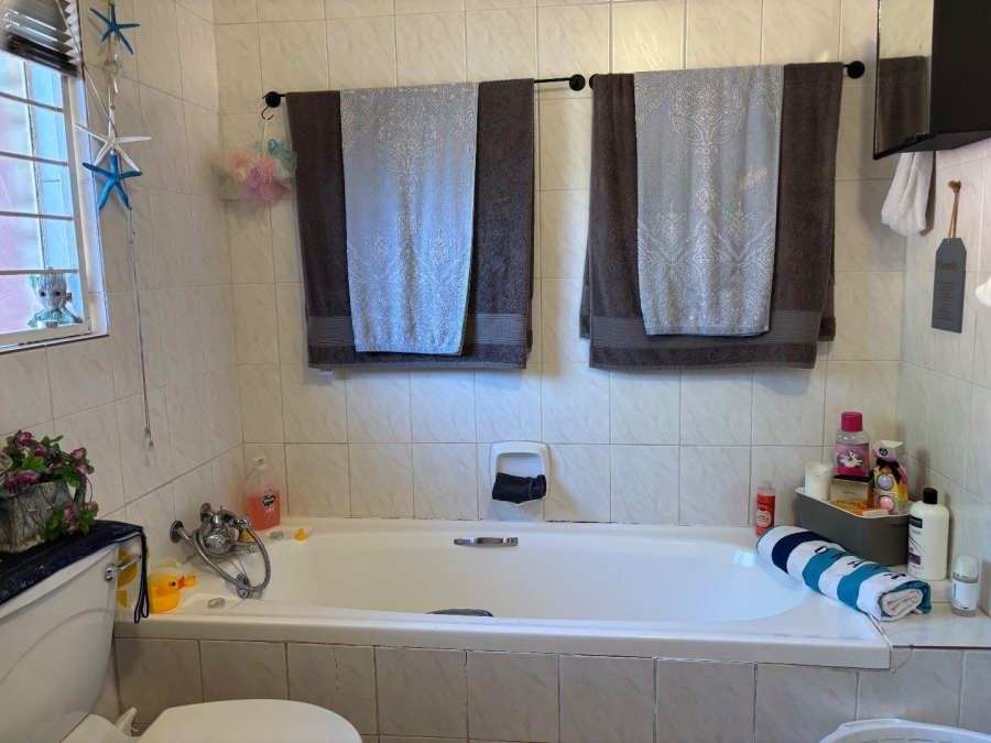 2 Bedroom Property for Sale in Die Wilgers Gauteng