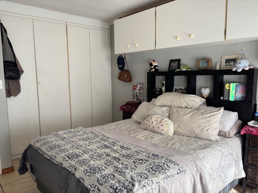 2 Bedroom Property for Sale in Die Wilgers Gauteng