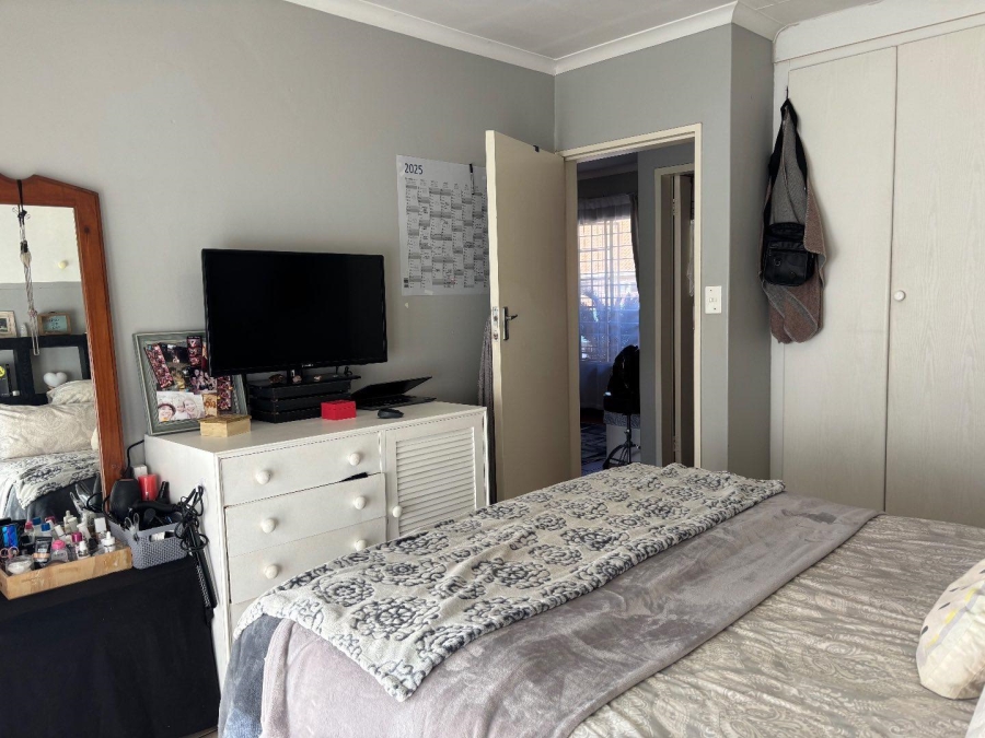 2 Bedroom Property for Sale in Die Wilgers Gauteng