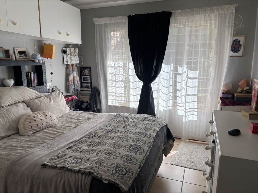 2 Bedroom Property for Sale in Die Wilgers Gauteng