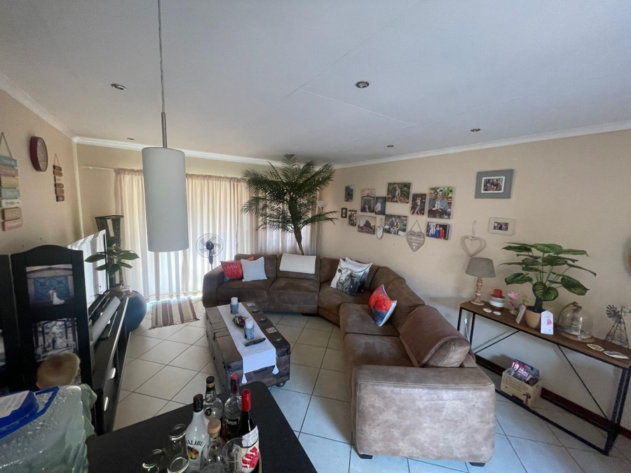 To Let 2 Bedroom Property for Rent in Mooikloof Ridge Gauteng