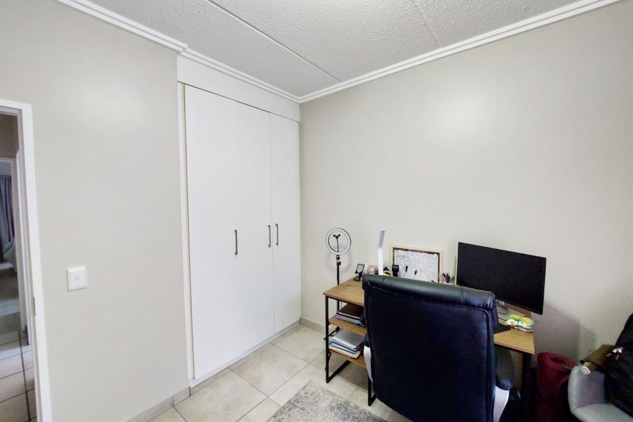 To Let 2 Bedroom Property for Rent in Bryanston Gauteng